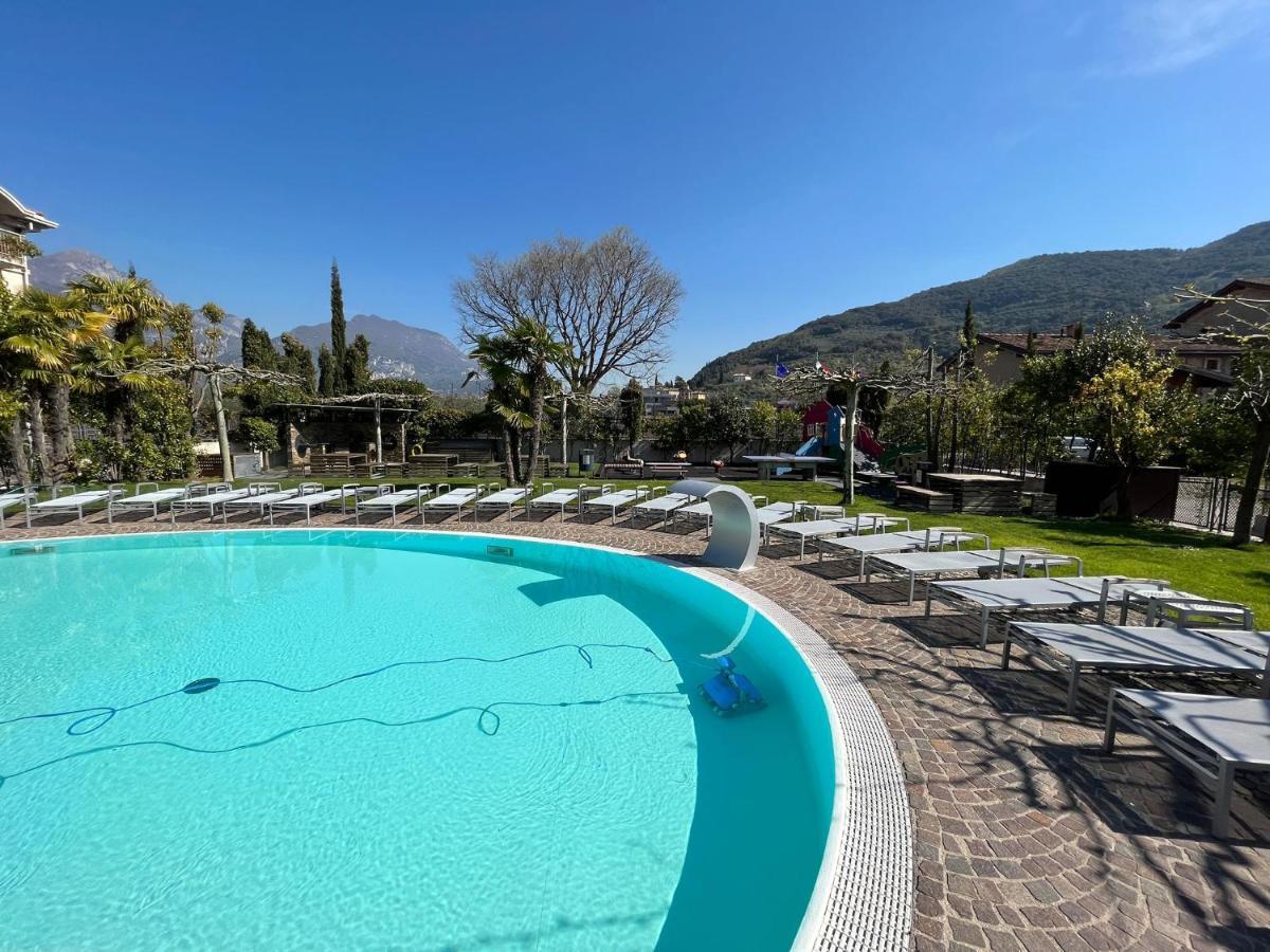 4 Limoni Apartment Resort Riva del Garda Bagian luar foto